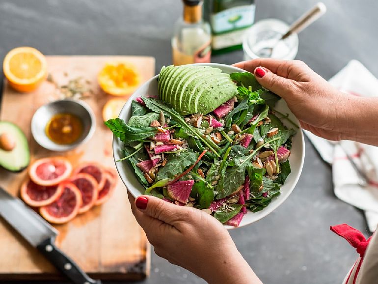 Причины выпадения зубов у взрослых и как их избежать