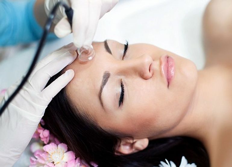 Вакуумный массаж лица дома и в салоне