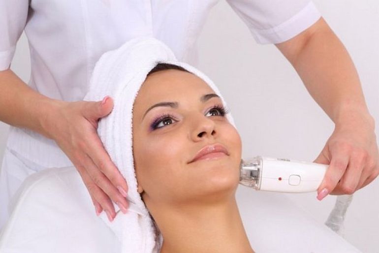 Вакуумный массаж лица дома и в салоне