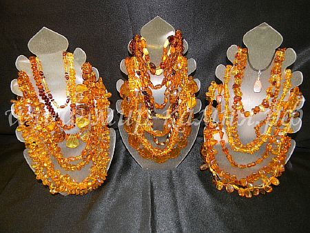 Янтарные бусы помогают от зоба