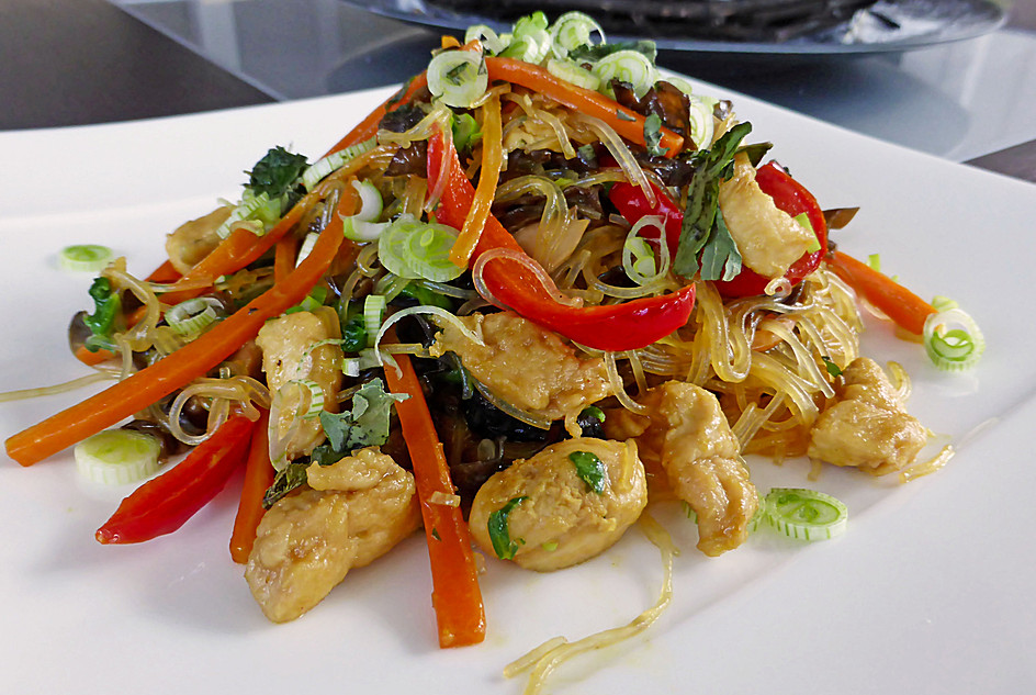 Мясной салат с фунчозой Мясной салат