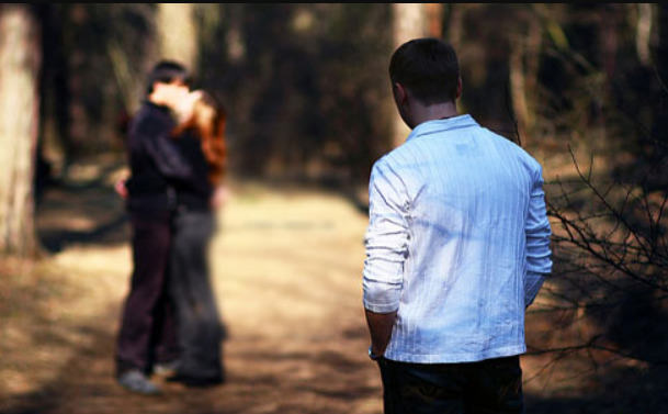 Целоваться во сне с мужчиной в губы — к чему снится