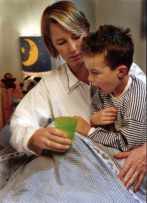 Что делать, если ребенок кашляет до рвоты Что делать, если ребенок кашляет до рвоты