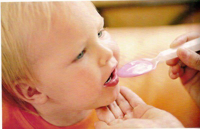 Детям для облечения кашля могут даваться сиропы Детям для облечения кашля могут даваться сиропы