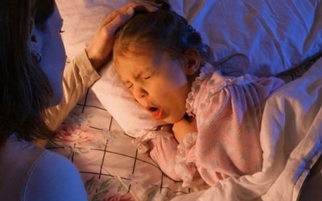 Кашель, появляющийся ночью, нарушает безмятежный сон ребенка Кашель, появляющийся ночью, нарушает безмятежный сон ребенка