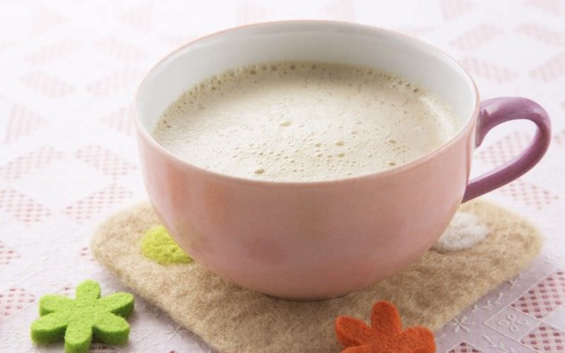 Молоко и мед хорошо помогают при кашле. Молоко и мед хорошо помогают при кашле.