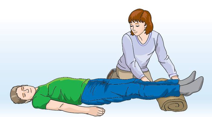 Ноги нужно приподнять, чтобы усилить приток крови к голове Ноги нужно приподнять, чтобы усилить приток крови к голове