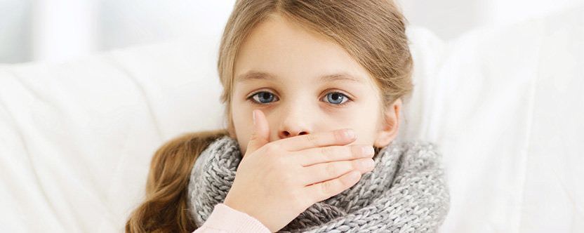 При возникновении внезапного приступа кашля следует оказать ребенку немедленную помощь. При возникновении внезапного приступа кашля следует оказать ребенку немедленную помощь.