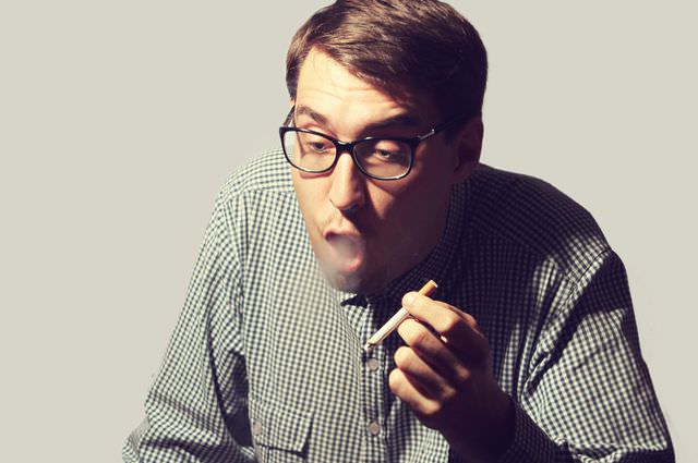 Тематическое фото для статьи о лечении кашля курильщика Тематическое фото для статьи о лечении кашля курильщика