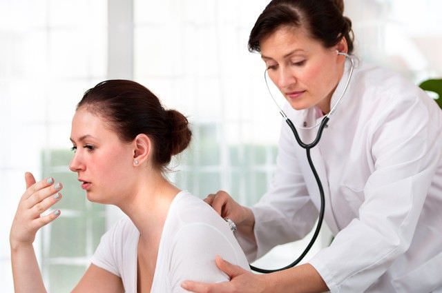 Только врач может определить причину затяжного кашля и назначить грамотное лечение Только врач может определить причину затяжного кашля и назначить грамотное лечение